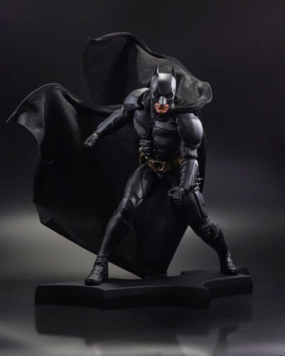 Arguably the greatest super hero film of all-time, comes to life in epic 3D form. Don't miss the opportunity to capture Batman™ from 2008's The Dark Knight™. The 1:6 scale statue features Batman™ in a striking pose, standing atop a movie logo inspired base. This statue is esstential to any Batman™ collector.